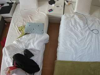 voyeurcam-julmodels-bed-5 camsoda