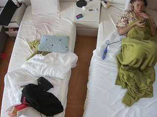 voyeurcam-julmodels-bed-5 camsoda