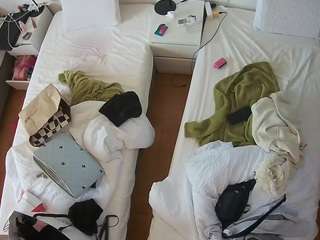 voyeurcam-julmodels-bed-5 camsoda