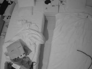 voyeurcam-julmodels-bed-5 camsoda