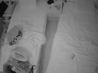 voyeurcam-julmodels-bed-5 camsoda