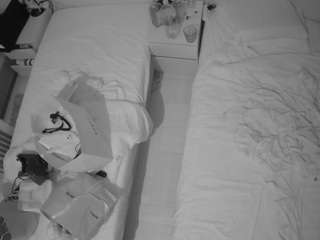 voyeurcam-julmodels-bed-5