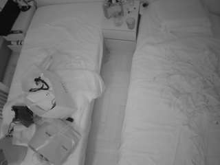 voyeurcam-julmodels-bed-5