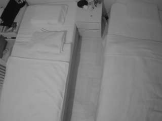 voyeurcam-julmodels-bed-5's CamSoda show and profile