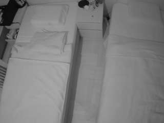 voyeurcam-julmodels-bed-5's CamSoda show and profile