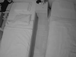 voyeurcam-julmodels-bed-5's CamSoda show and profile