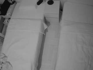 voyeurcam-julmodels-bed-5