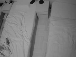 voyeurcam-julmodels-bed-5's CamSoda show and profile