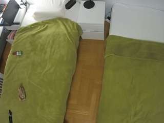 voyeurcam-julmodels-bed-5's CamSoda show and profile