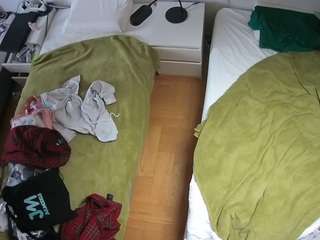 voyeurcam-julmodels-bed-5's CamSoda show and profile