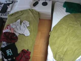 voyeurcam-julmodels-bed-5's CamSoda show and profile