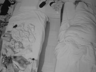 voyeurcam-julmodels-bed-5