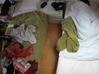 voyeurcam-julmodels-bed-5