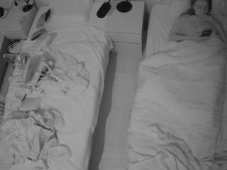 voyeurcam-julmodels-bed-5