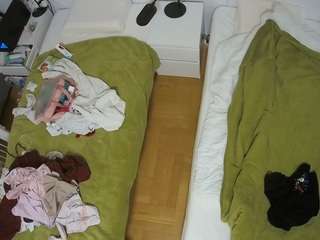 voyeurcam-julmodels-bed-5