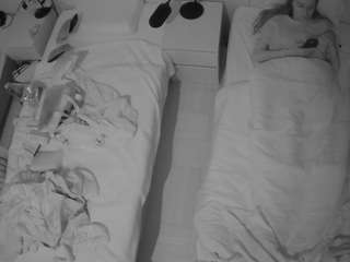 voyeurcam-julmodels-bed-5