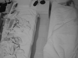 voyeurcam-julmodels-bed-5