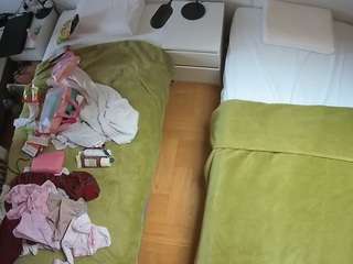 voyeurcam-julmodels-bed-5