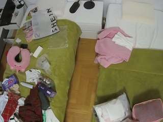 voyeurcam-julmodels-bed-5