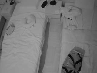 voyeurcam-julmodels-bed-5