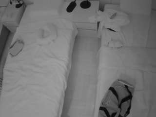 voyeurcam-julmodels-bed-5