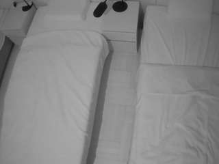 voyeurcam-julmodels-bed-5