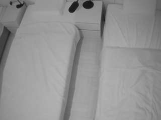 voyeurcam-julmodels-bed-5