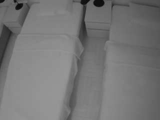 voyeurcam-julmodels-bed-5