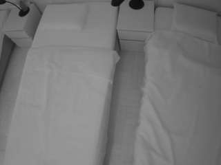 voyeurcam-julmodels-bed-5