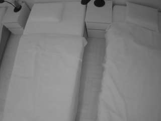 voyeurcam-julmodels-bed-5