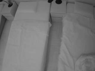 voyeurcam-julmodels-bed-5
