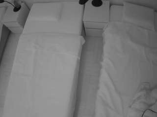 voyeurcam-julmodels-bed-5