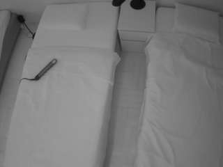 voyeurcam-julmodels-bed-5