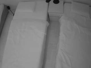 voyeurcam-julmodels-bed-5