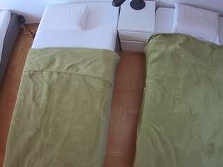 voyeurcam-julmodels-bed-5 webcam