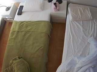 voyeurcam-julmodels-bed-5 webcam