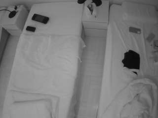 voyeurcam-julmodels-bed-5 webcam