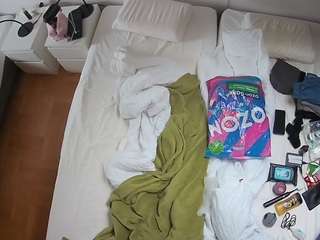 voyeurcam-julmodels-bed-5 webcam