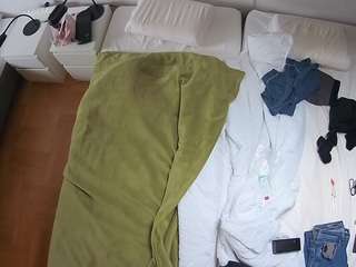 voyeurcam-julmodels-bed-5