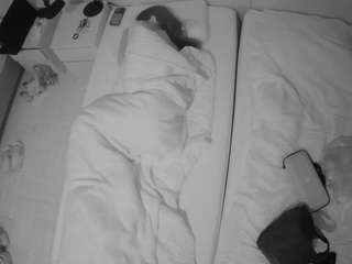 voyeurcam-julmodels-bed-5 webcam