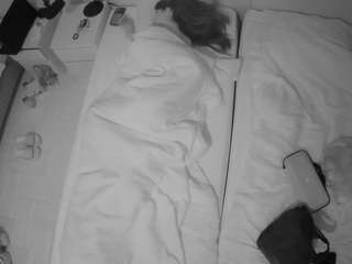 voyeurcam-julmodels-bed-5 webcam