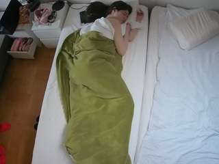 voyeurcam-julmodels-bed-5's CamSoda show and profile