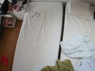 voyeurcam-julmodels-bed-5's CamSoda show and profile