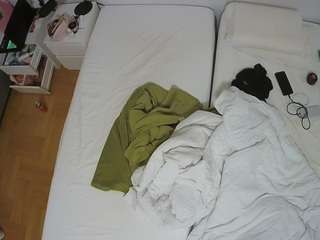 voyeurcam-julmodels-bed-5