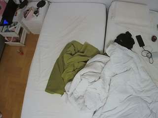 voyeurcam-julmodels-bed-5's CamSoda show and profile