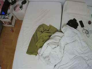 voyeurcam-julmodels-bed-5's CamSoda show and profile