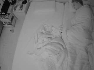 voyeurcam-julmodels-bed-5