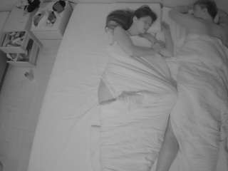 voyeurcam-julmodels-bed-5 webcam