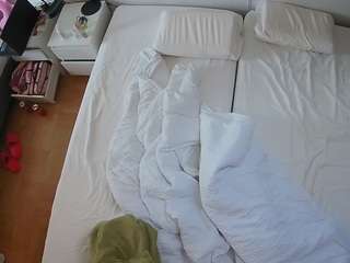 voyeurcam-julmodels-bed-5