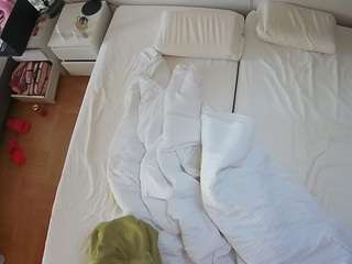 voyeurcam-julmodels-bed-5 webcam